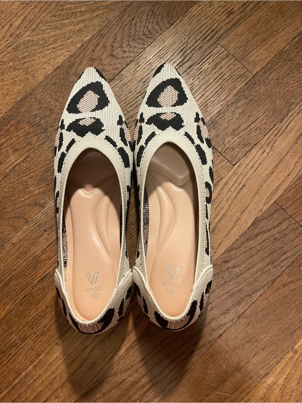 Pointed toe flats